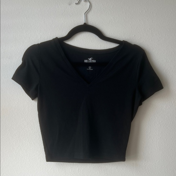 Hollister Tops - Hollister Women's Black Ribbed Crop Top